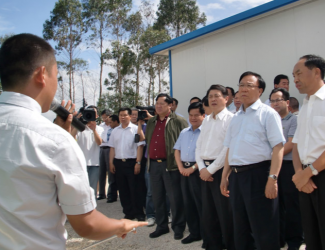 時任云南省省委副書記現(xiàn)任云南省長李紀恒等陪同甘肅省黨政代表團來我司考察